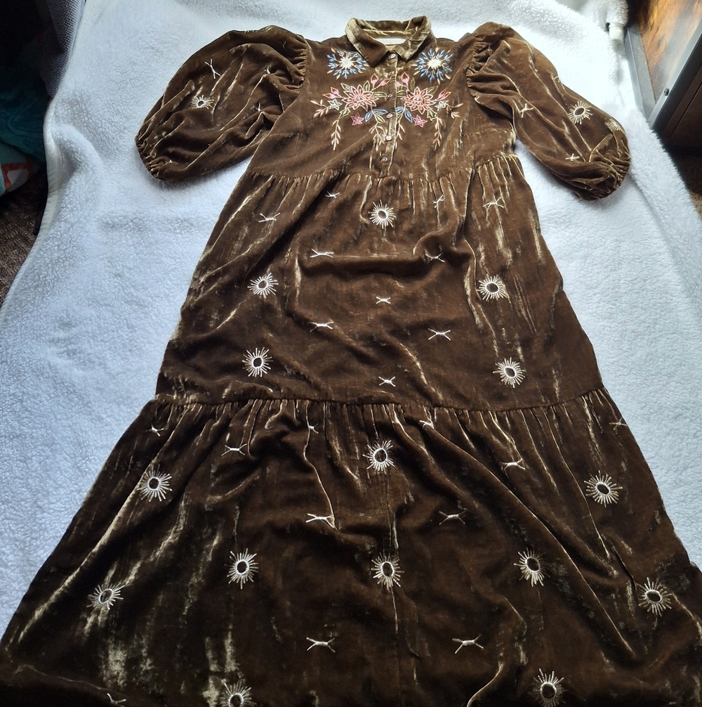 Wayward Fancies Collared Floral Embroidered Velvet Dress- Size In Description - Picture 2 of 16